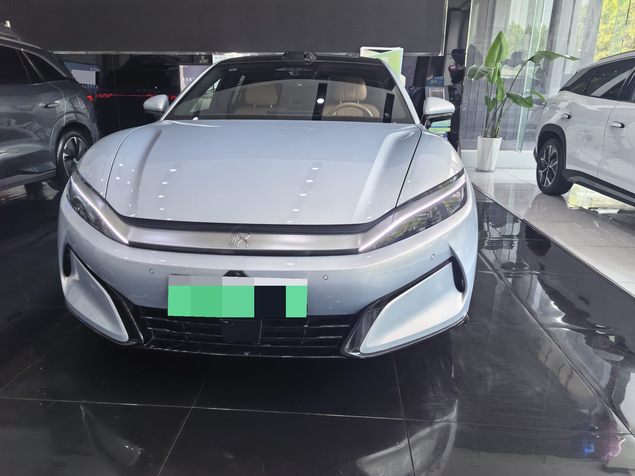 BYD HanL 2025 #2 BYD HanL 2025 car image #2