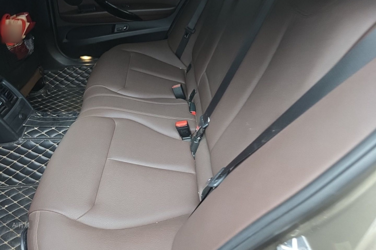 BMW 3 Series 2019 car image #19