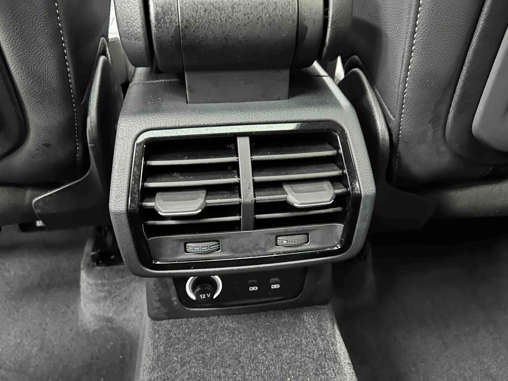 Audi Q3 2022 car image #16