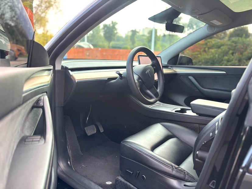 Tesla Model Y 2023 #2 Tesla Model Y 2023 car image #2