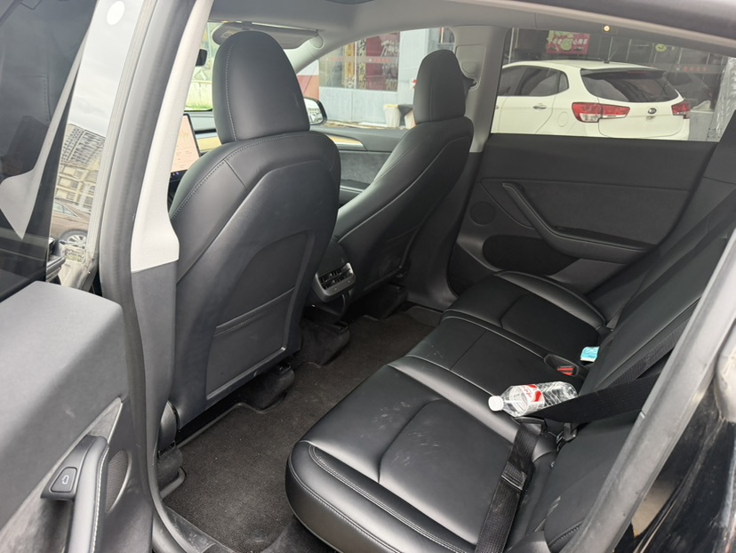 Tesla Model Y 2023 car image #4