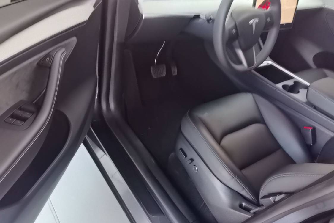 Tesla Model Y 2024 car image #17