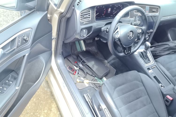Volkswagen Golf 2020 car image #16