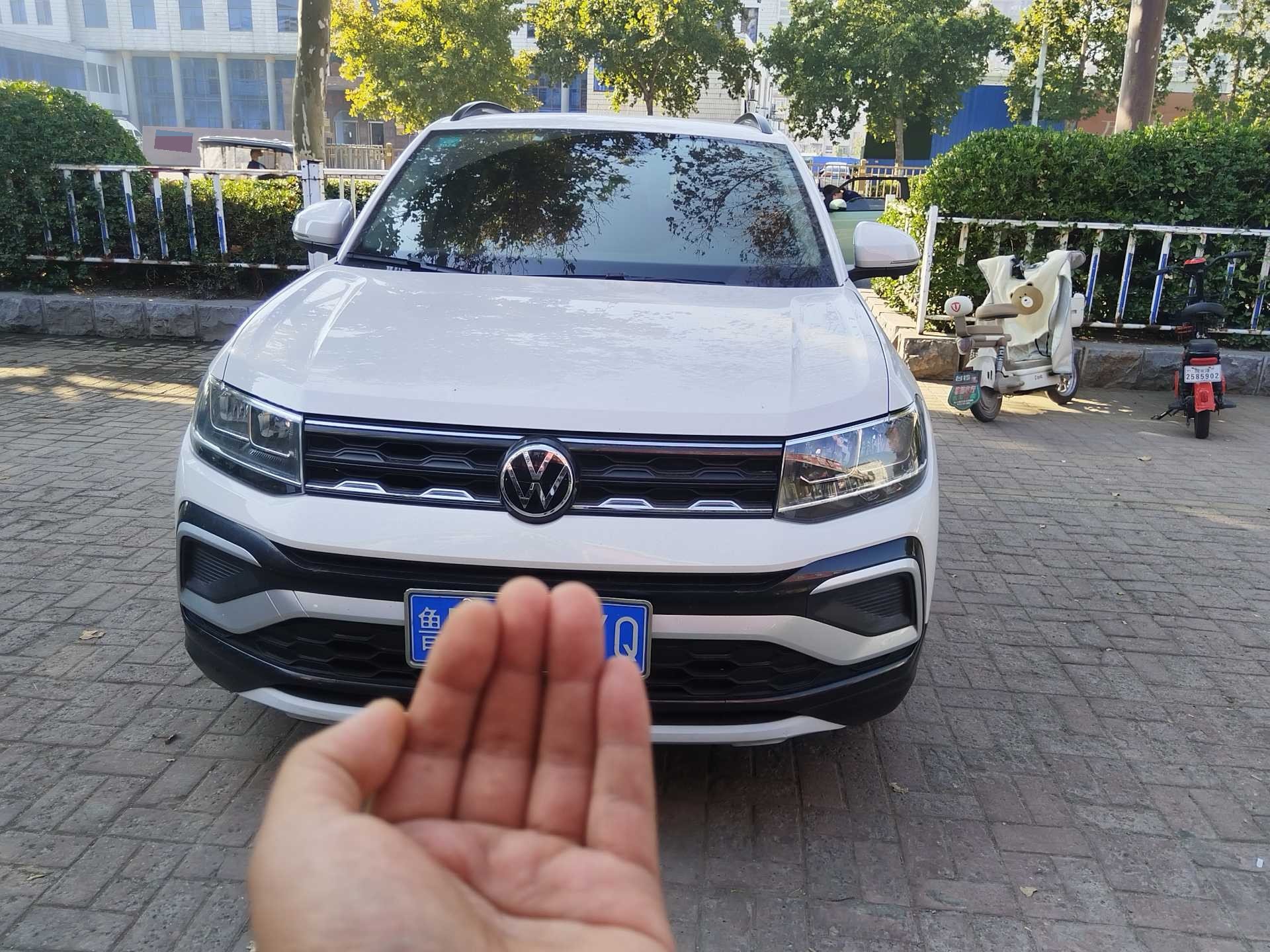 Volkswagen T-Cross 2022 car image #2