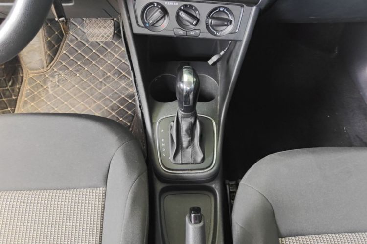 Volkswagen Polo 2016 car image #14