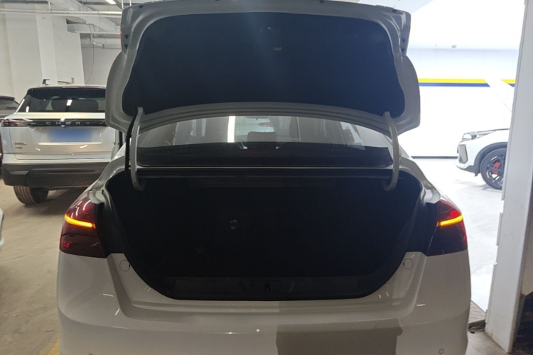 GEELY Emgrand 2021 #19 GEELY Emgrand 2021 car image #19