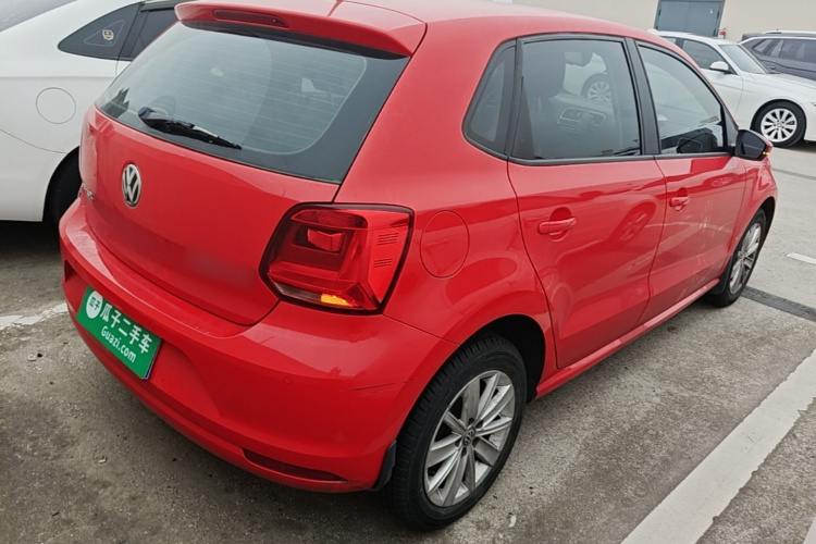 Volkswagen Polo 2015 car image #7