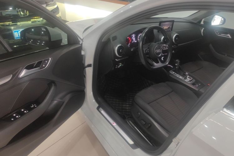 Audi A3 2019 car image #16