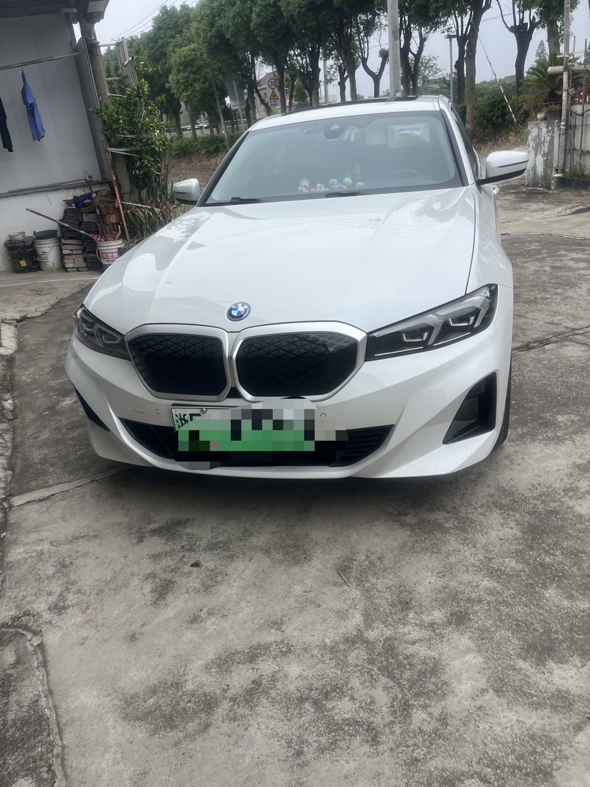 BMW i3 2024 car image 