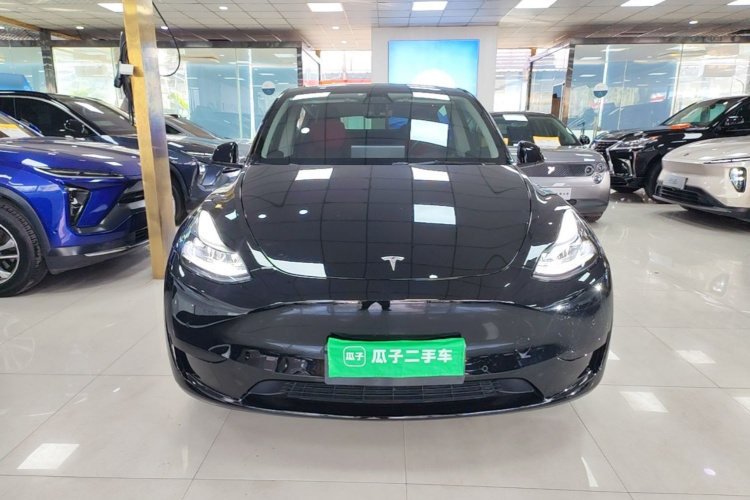 Tesla Model Y 2023 car image #3