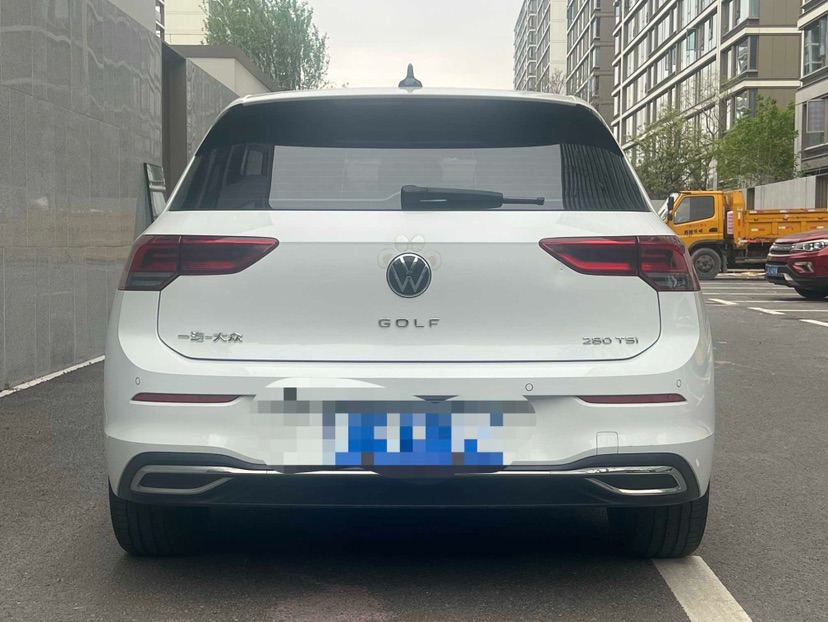 Volkswagen Golf 2023 car image #4