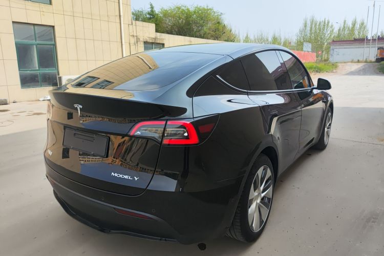 Tesla Model Y 2023 car image #7