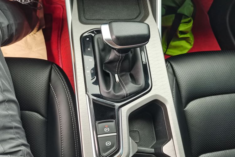 GEELY Emgrand 2024 car image #14