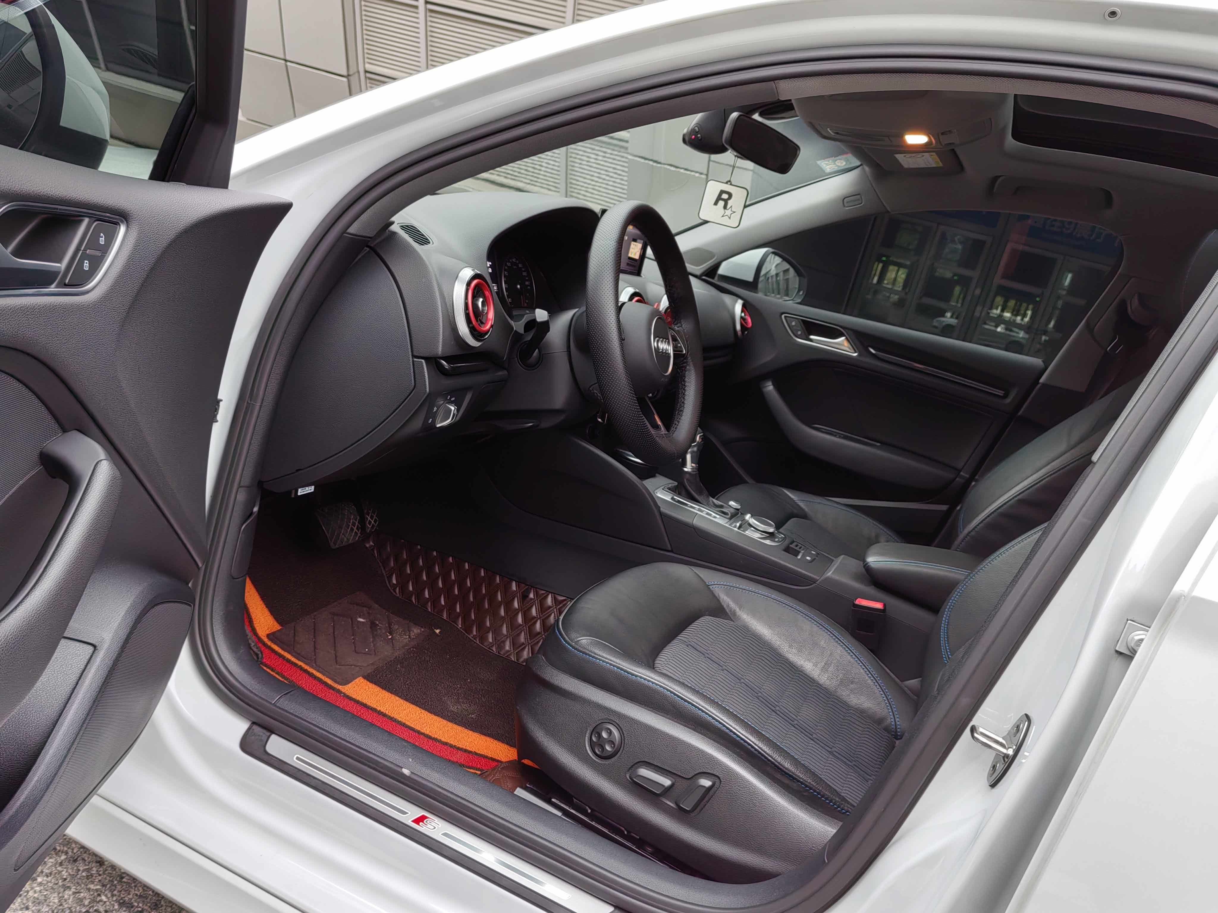 Audi A3 2018 car image #6