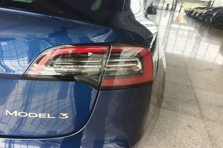 Tesla Model 3 2021 car image #8
