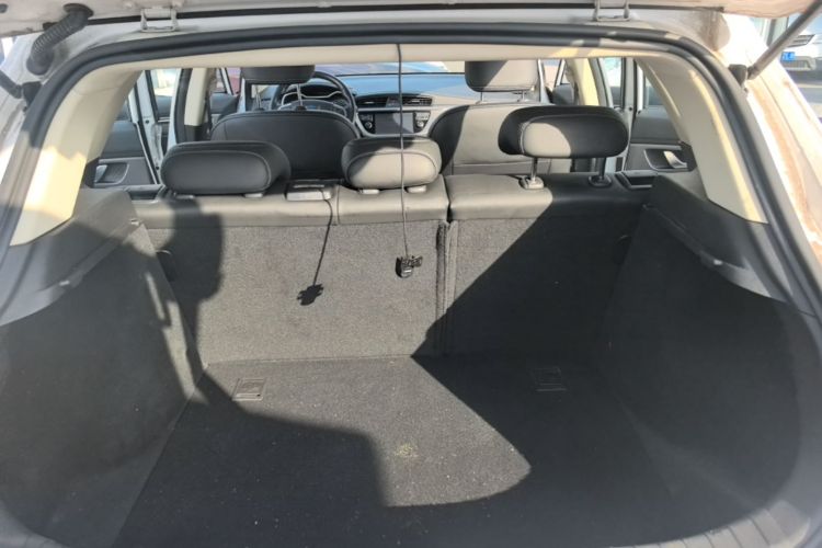 GEELY Emgrand GS 2016 car image #19