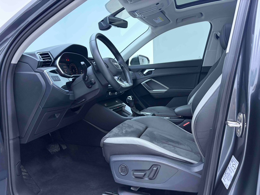 Audi Q3 2022 car image #7