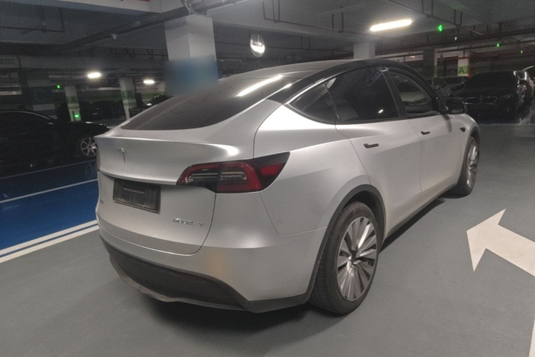 Tesla Model Y 2023 immagine di auto #7
