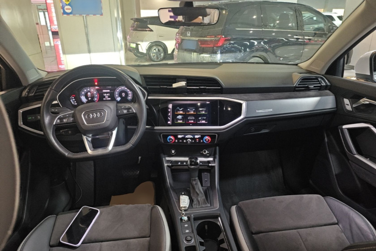 Audi Q3 2021 car image #10