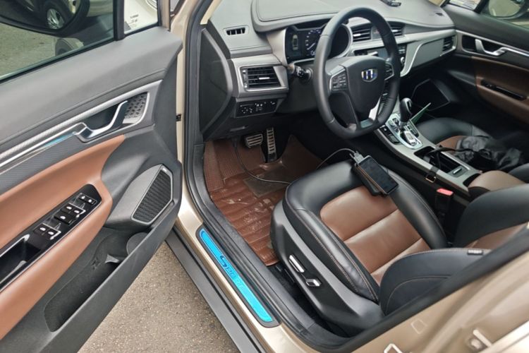 GEELY Emgrand GS 2017 car image #16