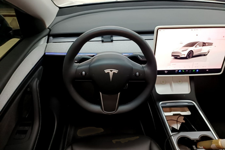 Tesla Model Y 2024 #11 Tesla Model Y 2024 car image #11