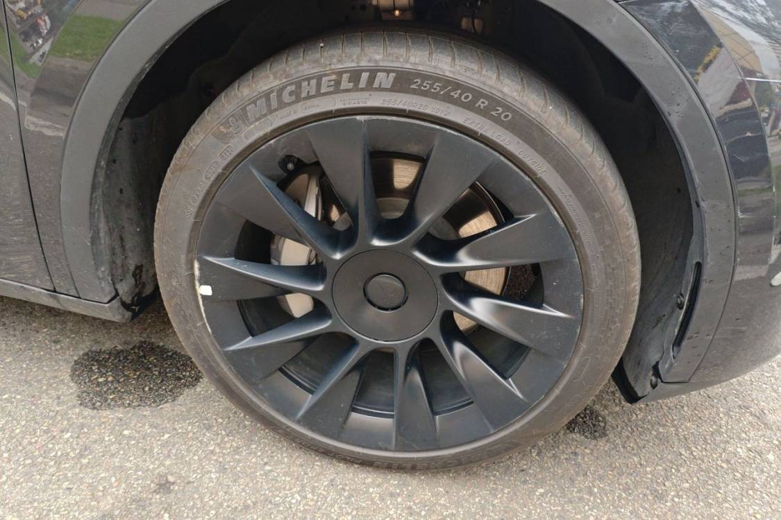 Tesla Model Y 2024 car image #9