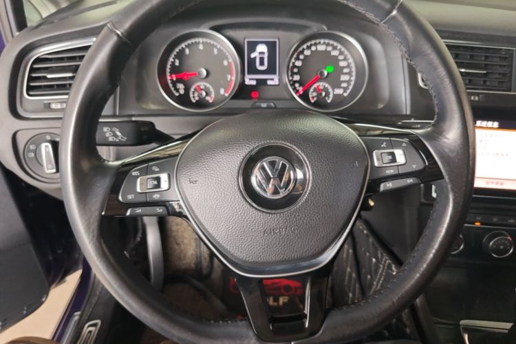 Volkswagen Golf 2019 car image #11
