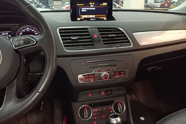 Audi Q3 2019 #13 Audi Q3 2019 car image #13