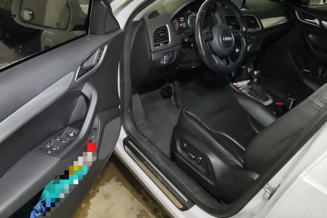 Audi Q3 2016 car image #23