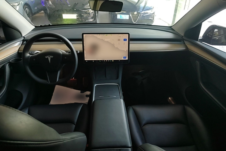 Tesla Model Y 2022 car image #11
