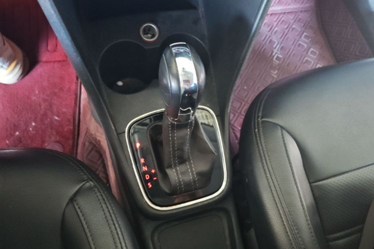 Volkswagen Polo 2017 car image #14