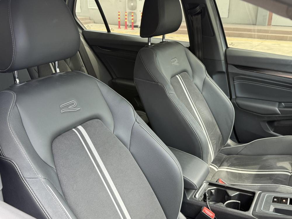 Volkswagen Golf 2021 car image #16