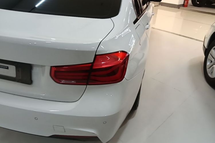 BMW 3 Series 2018 car image #8