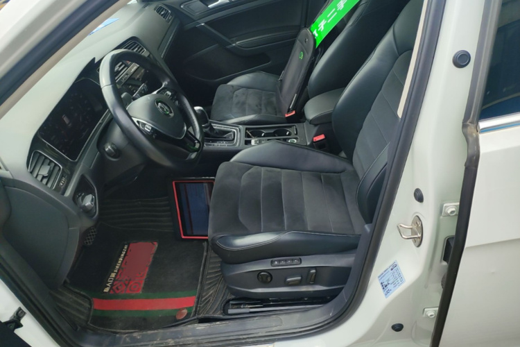 Volkswagen Golf 2020 car image #19