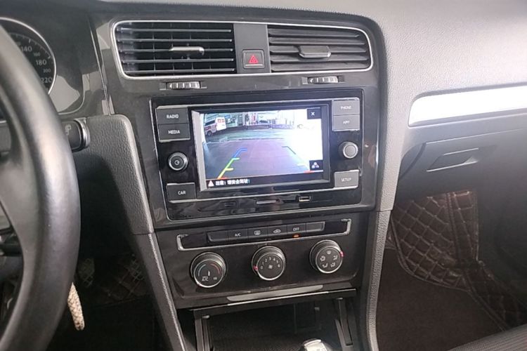Volkswagen Golf 2018 car image #13