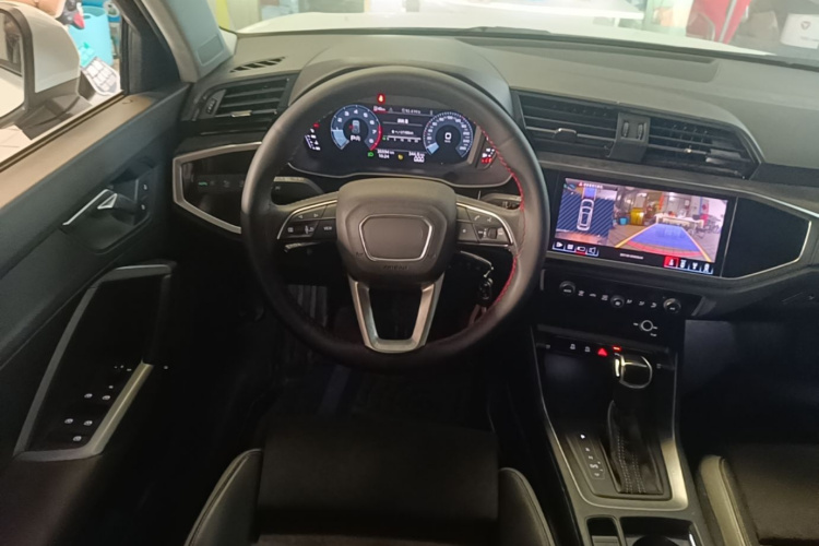 Audi Q3 2022 car image #11