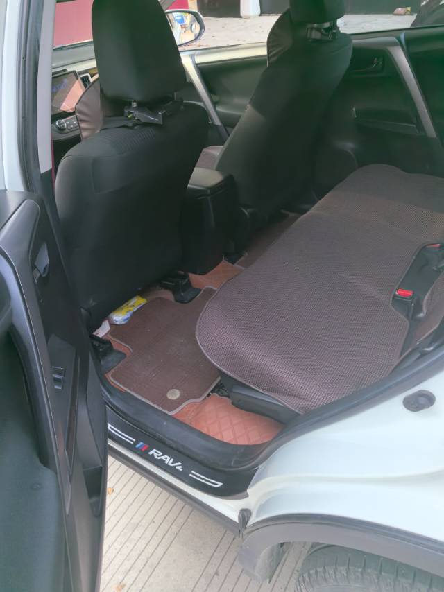 Toyota RAV4 2019 immagine di auto #8