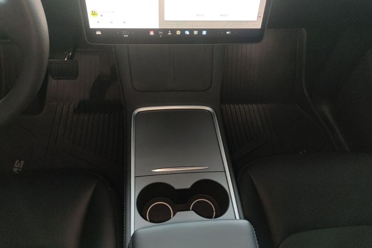 Tesla Model Y 2024 #14 Tesla Model Y 2024 car image #14