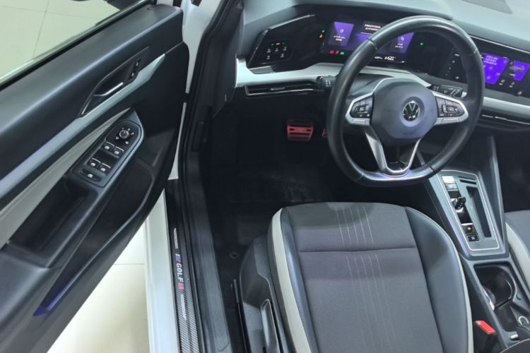 Volkswagen Golf 2021 car image #12