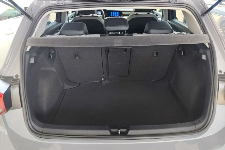Volkswagen Golf 2021 car image #21