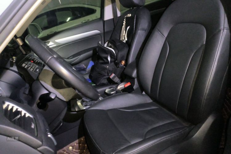 Audi Q3 2014 car image #17