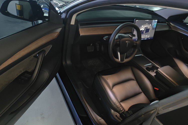 Tesla Model 3 2022 car image #12