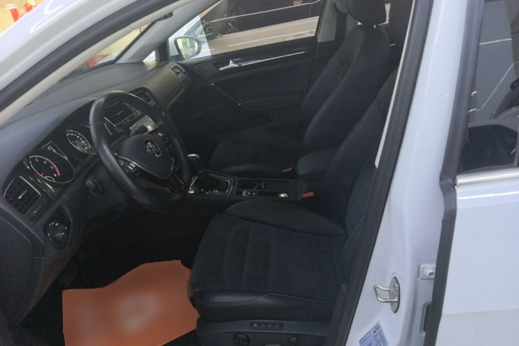 Volkswagen Golf 2018 car image #15