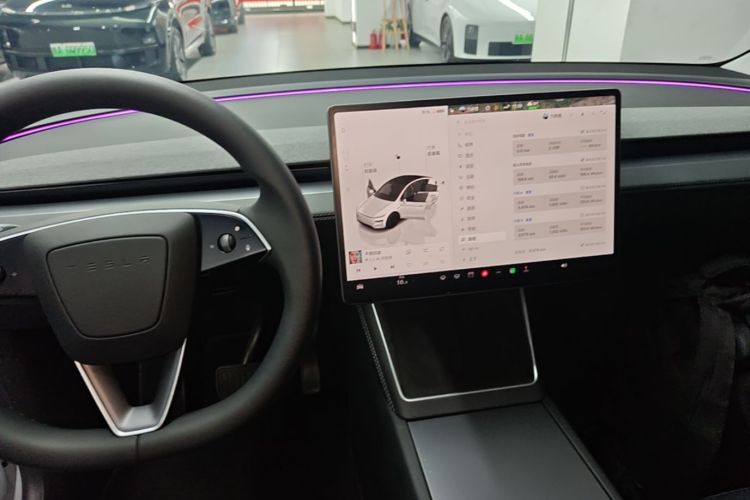 Tesla Model Y 2025 #13 Tesla Model Y 2025 car image #13