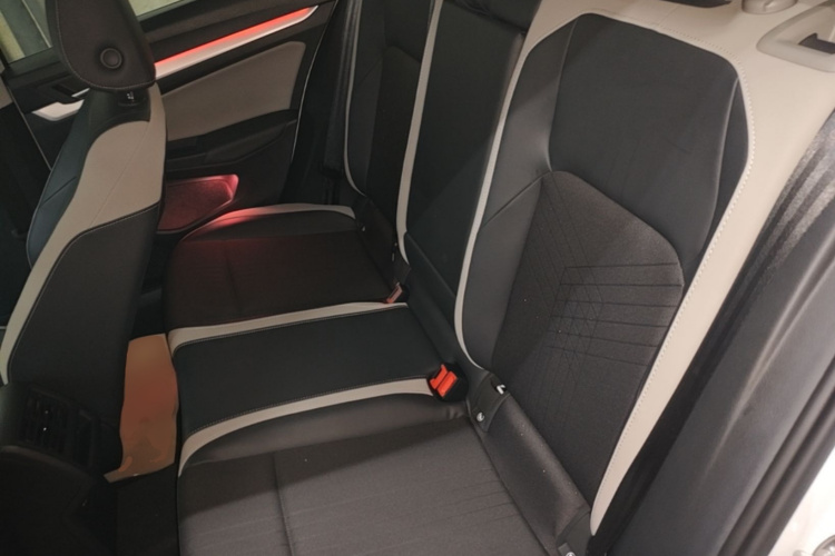 Volkswagen Golf 2024 car image #17