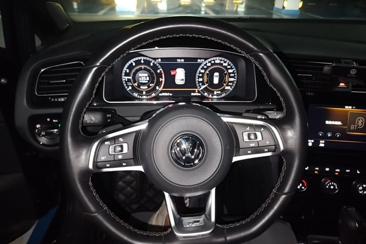 Volkswagen Golf 2020 car image #11