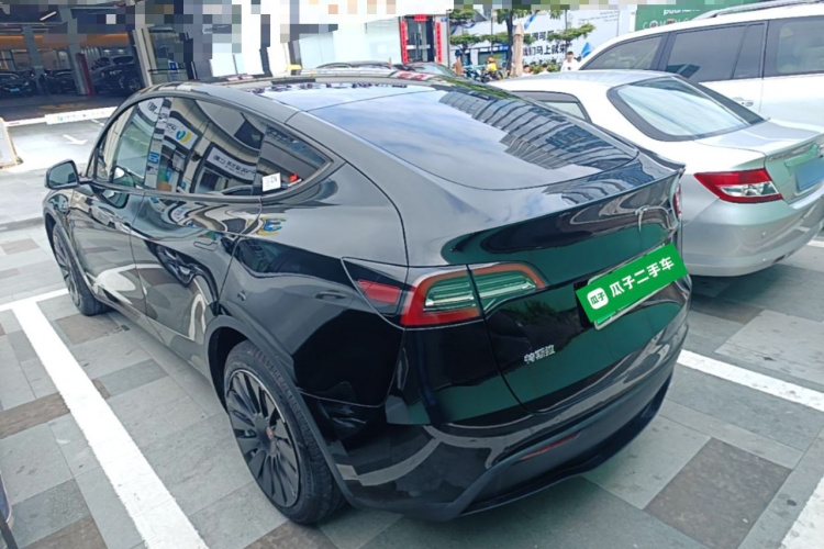 Tesla Model Y 2023 #5 Tesla Model Y 2023 car image #5