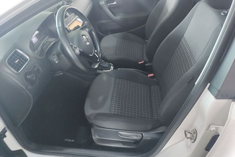 Volkswagen Polo 2018 car image #15