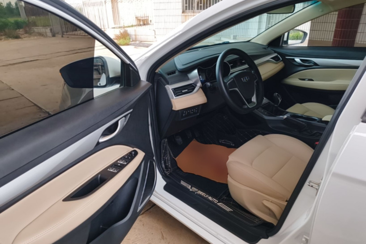 GEELY Emgrand 2019 car image #16