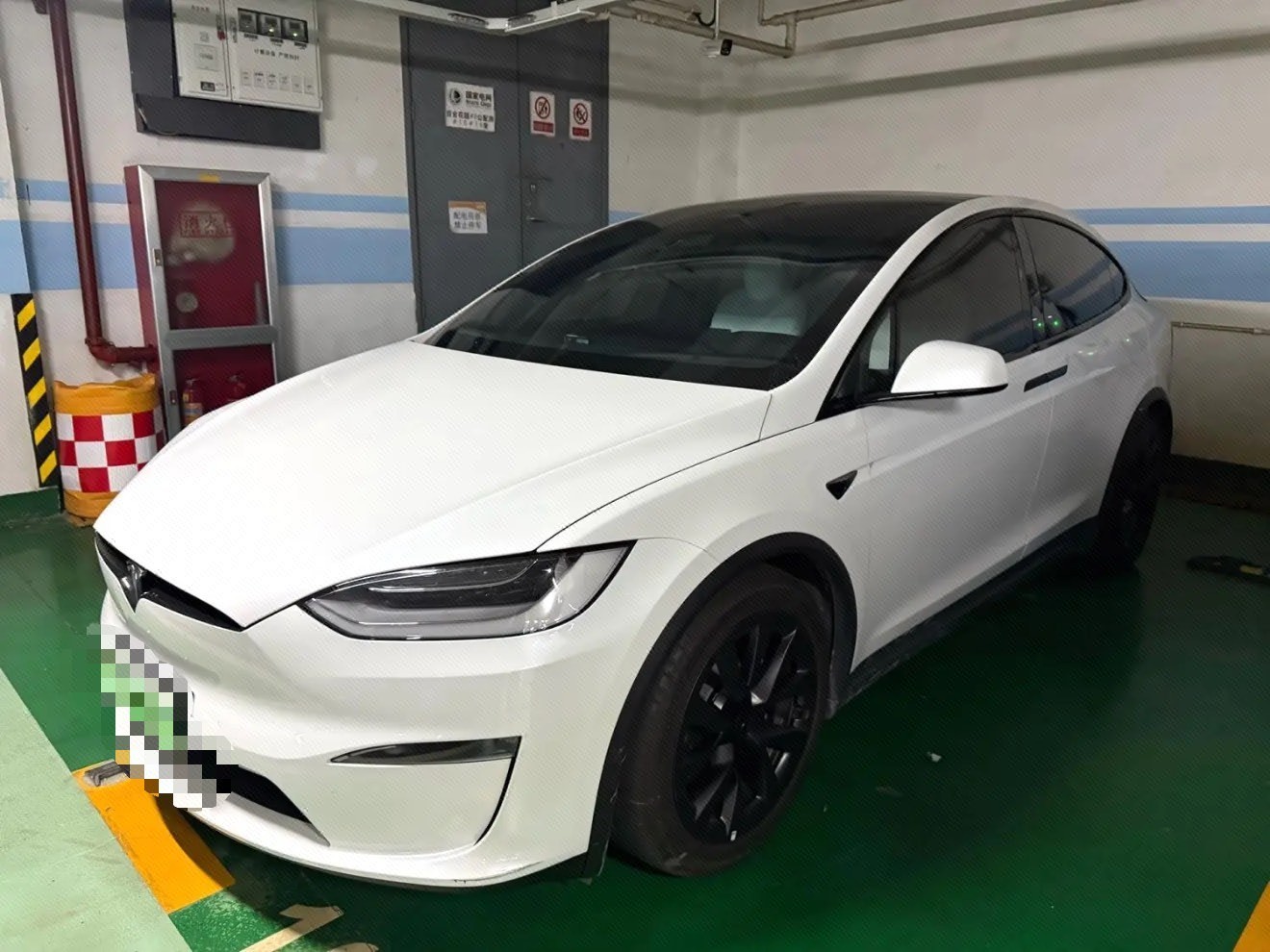 Tesla Model X 2023 car image 